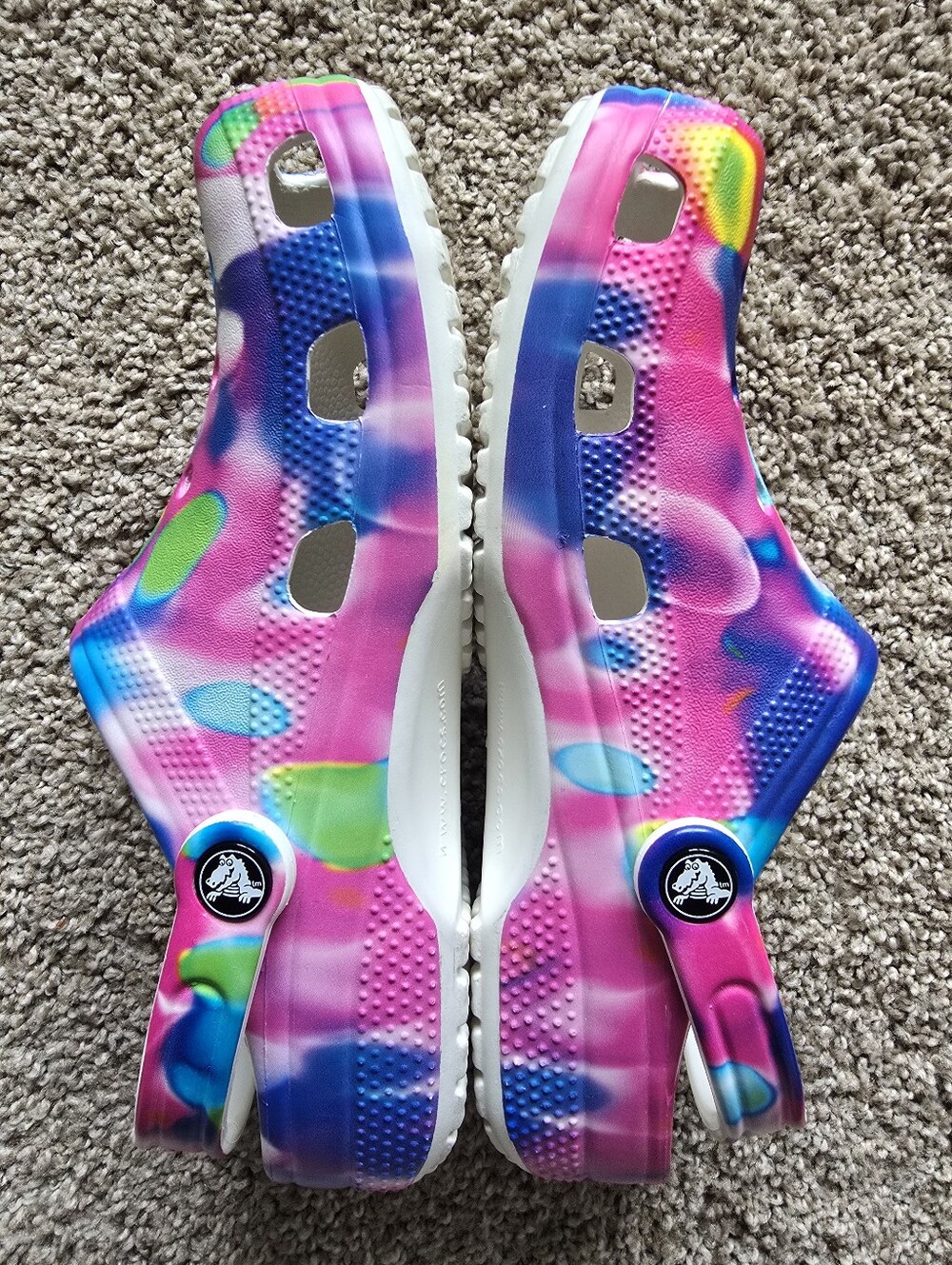 CROCS Tie-Dye Clog in Pink, Blue & Green - Picture 3 of 6
